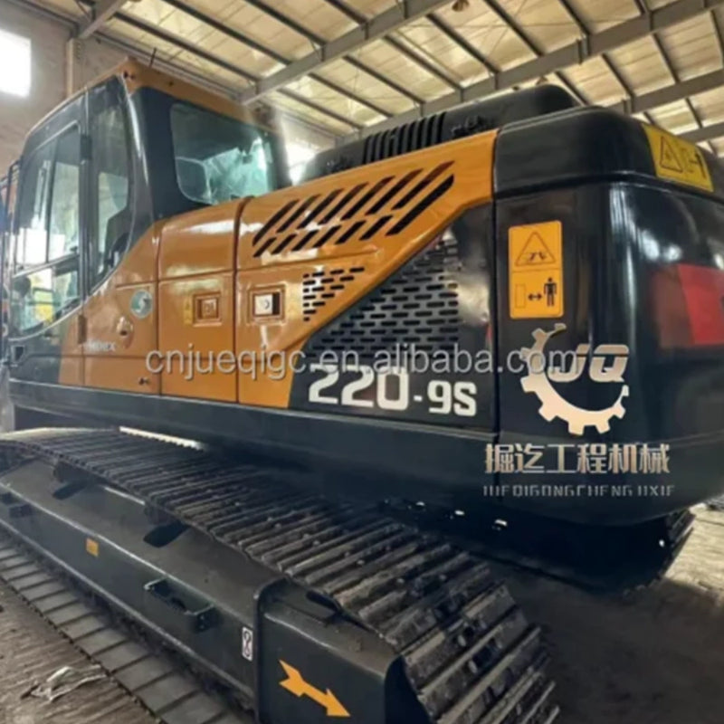 	Hyundai 220-9 Rear Counterweight Close View