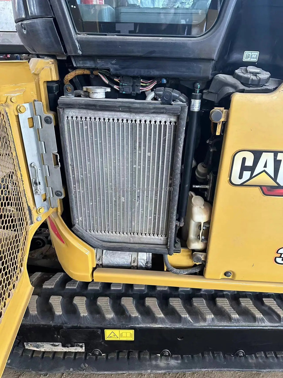  CAT C1.1 (for 302CR) and CAT C2.4 (for 306) engines